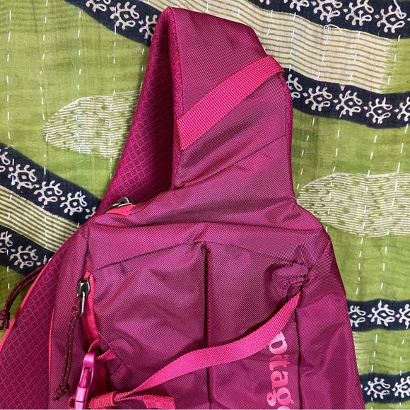 NWOT Patagonia Mulberry Atom Sling 8L Bag - Picture 3 of 16